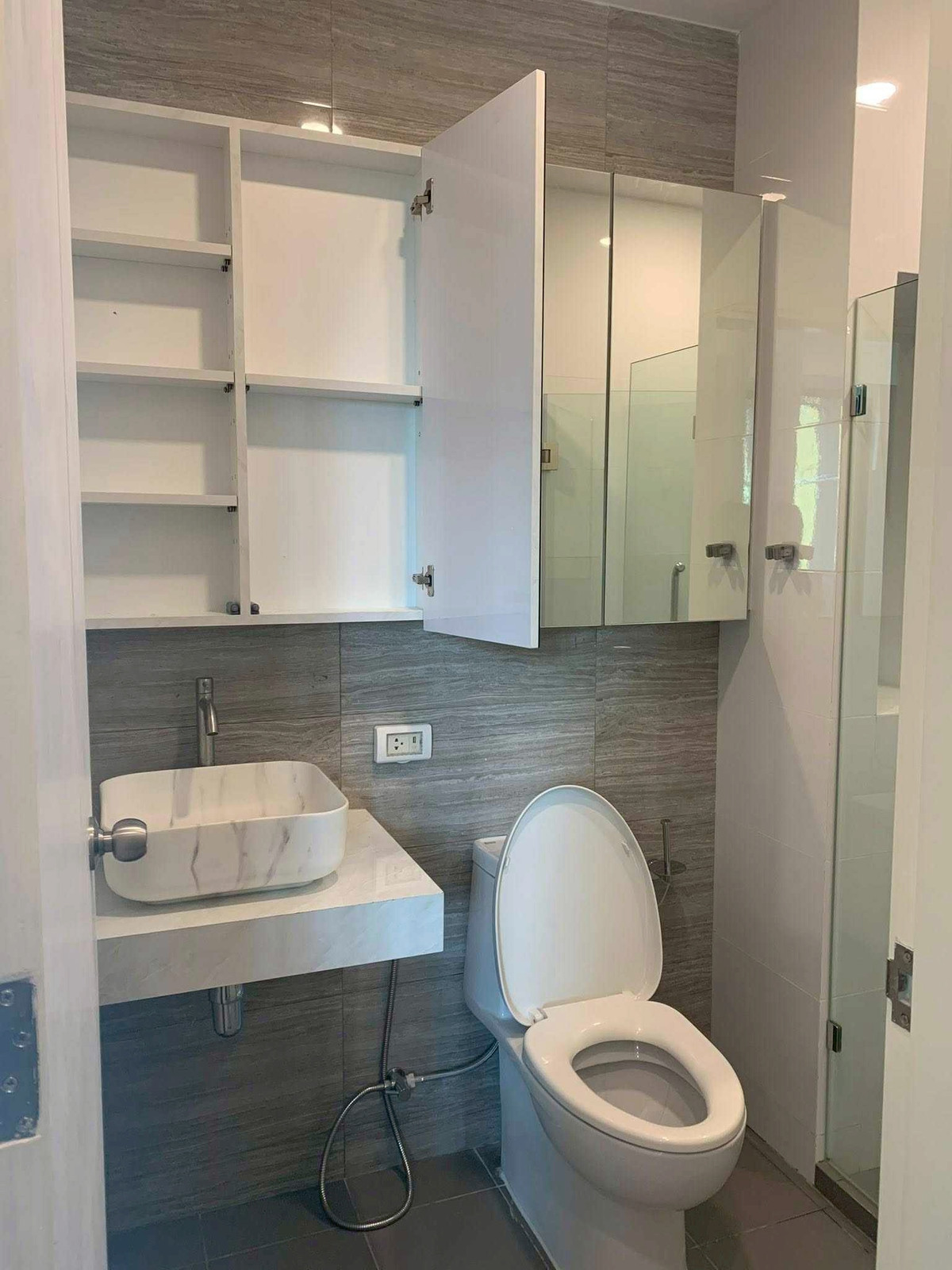 ให้เช่าคอนโดบางนา แบริ่ง ลาซาล : 🐶🐱 คนรักสัตว์ห้ามพลาด! คอนโดเลี้ยงสัตว์ได้จริง อยู่กับน้องได้แบบไม่ต้องแอบ 💖 📍 Brixton Pet & Play Sukhumvit 107 ใกล้ BTS แบริ่ง เดินทางสะดวกสุดๆ 🚆✨