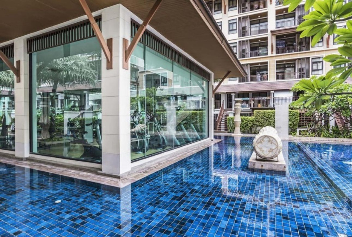 ให้เช่าคอนโดเกษตร นวมินทร์ ลาดปลาเค้า :  คอนโดบ้านนวธารา 61ตรม. ชั้น1 ห้องอยู่บริเวณหัวมุม เงียบสงบ  ถเข้าได้ 2 ทาง หน้าห้อง เข้าจากที่จอดรถ และ หลังห้อง ออกไปเป็นสระว่ายน้ำและ fitness