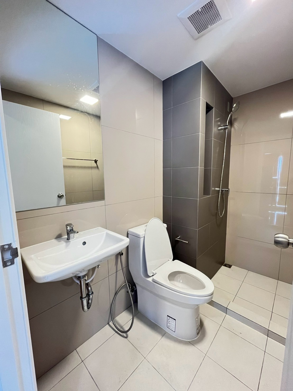 ให้เช่าคอนโดวิภาวดี ดอนเมือง หลักสี่ : คอนโดใหม่ ห้องว่างพร้อมเข้าอยู่ ตกแต่งครบทุกอย่าง (23 ตร.ม.) ราคา 7,500/เดือน ฟรีที่จอดรถ ฟรีค่าส่วนกลาง  