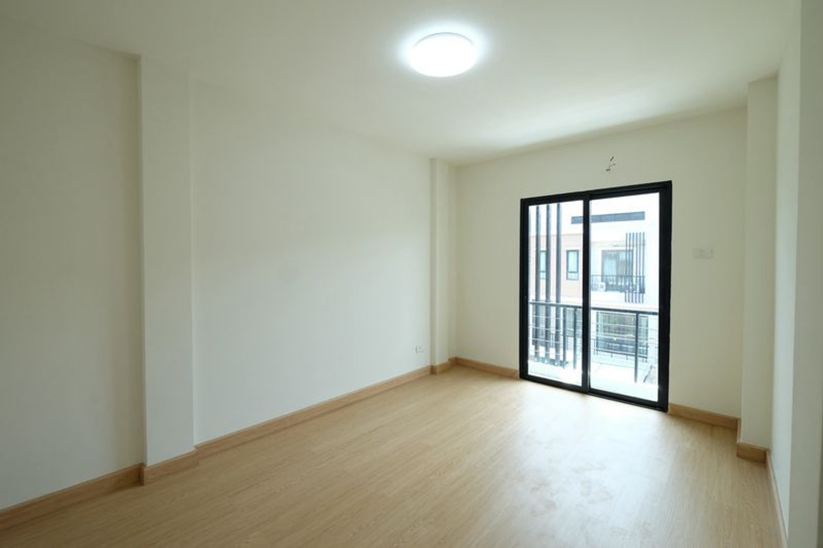 ขายทาวน์โฮมมีนบุรี-ร่มเกล้า : ทาวน์โฮม 3 ชั้น The Most สามวา-มีนบุรี ขนาด 18.6 ตารางวา 5 ห้องนอน รีโนเวทใหม่พร้อมอยู่ ถนนสามวา แขวงบางชัน เขตคลองสามวา กรุงเทพมหานคร