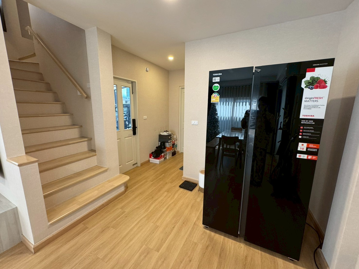 For RentNonthaburi, Bang Yai, Bangbuathong : 💕 Semi-detached house for rent, Q District Westgate project 💕 Beautiful house, ready to move in, complete with functions, suitable for both living and making a home office.