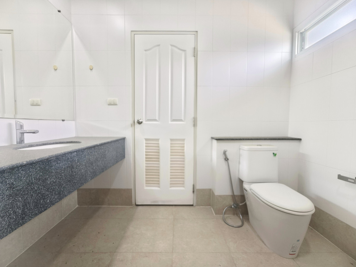 ขายบ้านมีนบุรี-ร่มเกล้า : ขาย บ้านเดี่ยว สัมมากร รามคำแหง162/1 ติดรถไฟฟ้า 4 ห้องนอน 3 ห้องน้ำ เพดานสูง double volume มีห้องนอนชั้นล่าง พร้อมตกแต่ง ค่าส่วนกลางถูก