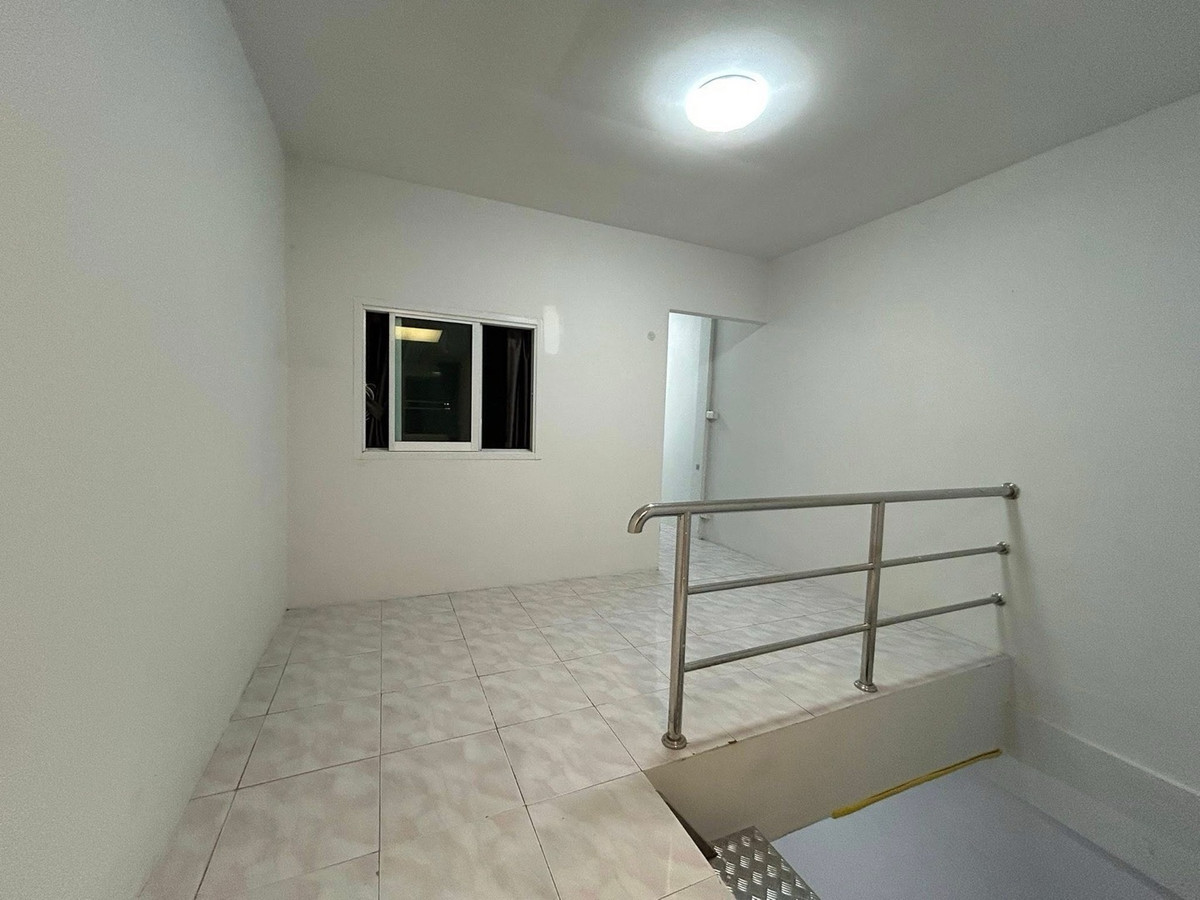 ให้เช่าทาวน์โฮมลาดพร้าว101 แฮปปี้แลนด์ : ให้เช่าบ้านใกล้รถไฟฟ้า บ้านเช่าลาดพร้าว บ้านเช่าราคาถูก 2นอน 2น้ำ 2ห้องอเนกประสงค์ เหมาะทำเป็นออฟฟิศ หรืออยู่อาศัยครอบครัวเล็กๆ รับสัตว์เลี้ยง