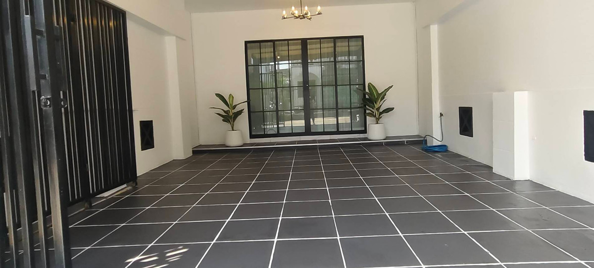 For SaleTownhomePattaya, Bangsaen, Chonburi : Chatkaew Group Village Phase 1 / 2 Bedrooms (FOR SALE) BEWN141