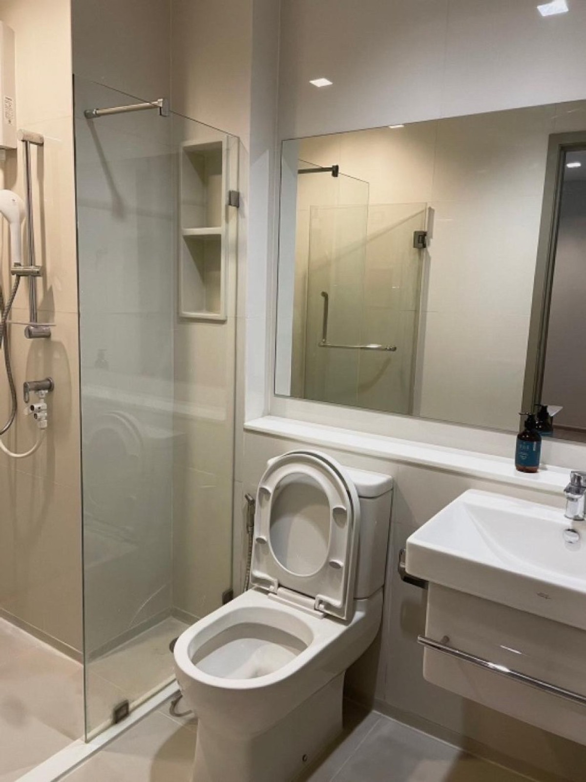 ให้เช่าคอนโดพระราม 9 เพชรบุรีตัดใหม่ RCA : Life Asoke Rama9🚝Near MRT Rama9 ✈️Airport Link Makkasan, SWU