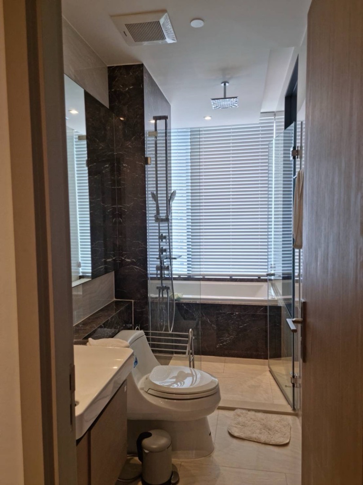 For RentCondoSilom, Saladaeng, Bangrak : For Rent Ashton Silom 2 Bedroom price 70,000 baht contact 0869017364