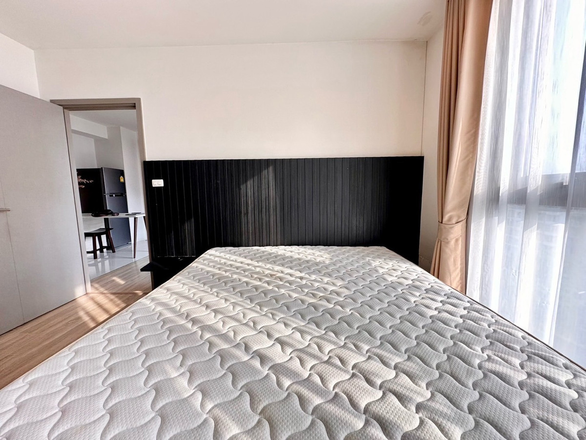 For RentCondoRama9, Petchburi, RCA : For rent: The Base Garden Rama9, corner room.