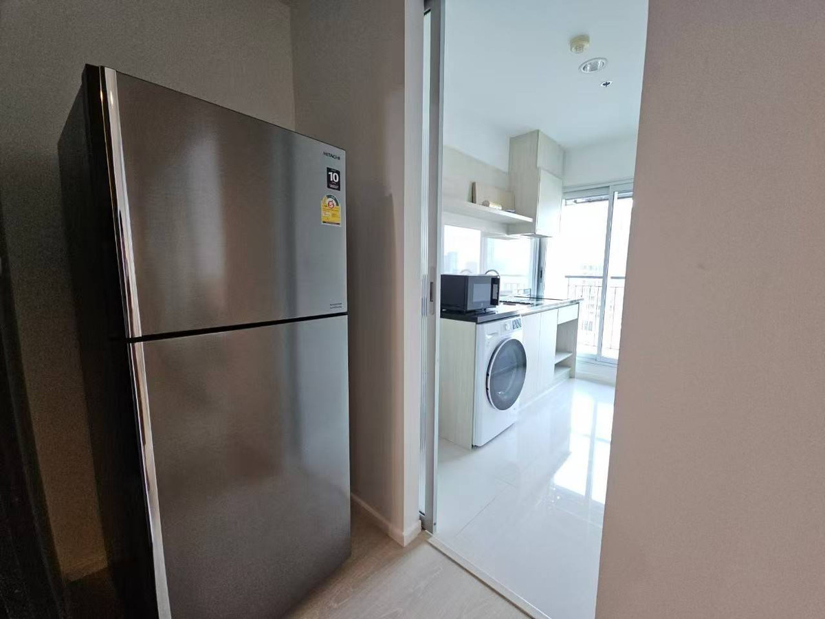 For RentCondoSathorn, Narathiwat : For rent, Rhythm Sathorn Narathiwat, north side, beautiful view, 38 sq m, 18,000, no negotiation, minimum 1 year, contact Line ID jubilojoy1, ready to move in 15 April.