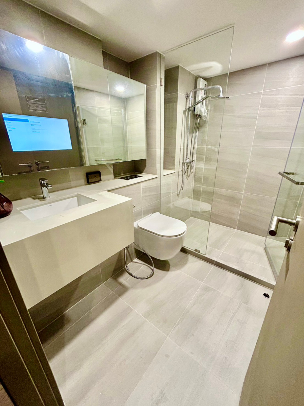 For RentCondoOnnut, Udomsuk : 🏙️ KnightsBridge Space Sukhumvit - Rama 4 ✨ Very beautiful room! High ceiling, airy, good location