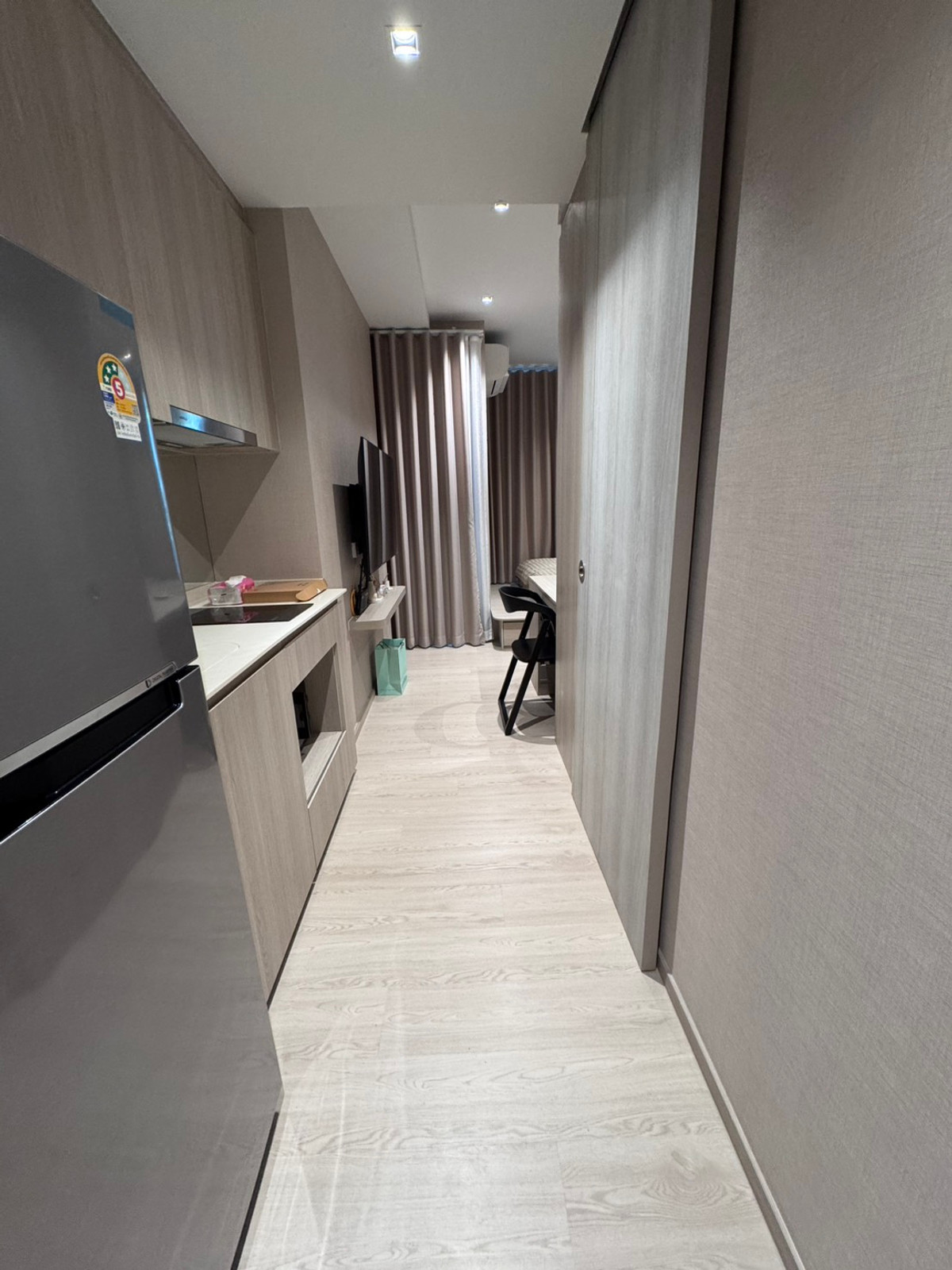 For RentCondoWongwianyai, Charoennakor : Reference Sathorn Wongwianyai available for rent. Free Wi-Fi every month You can inquire.