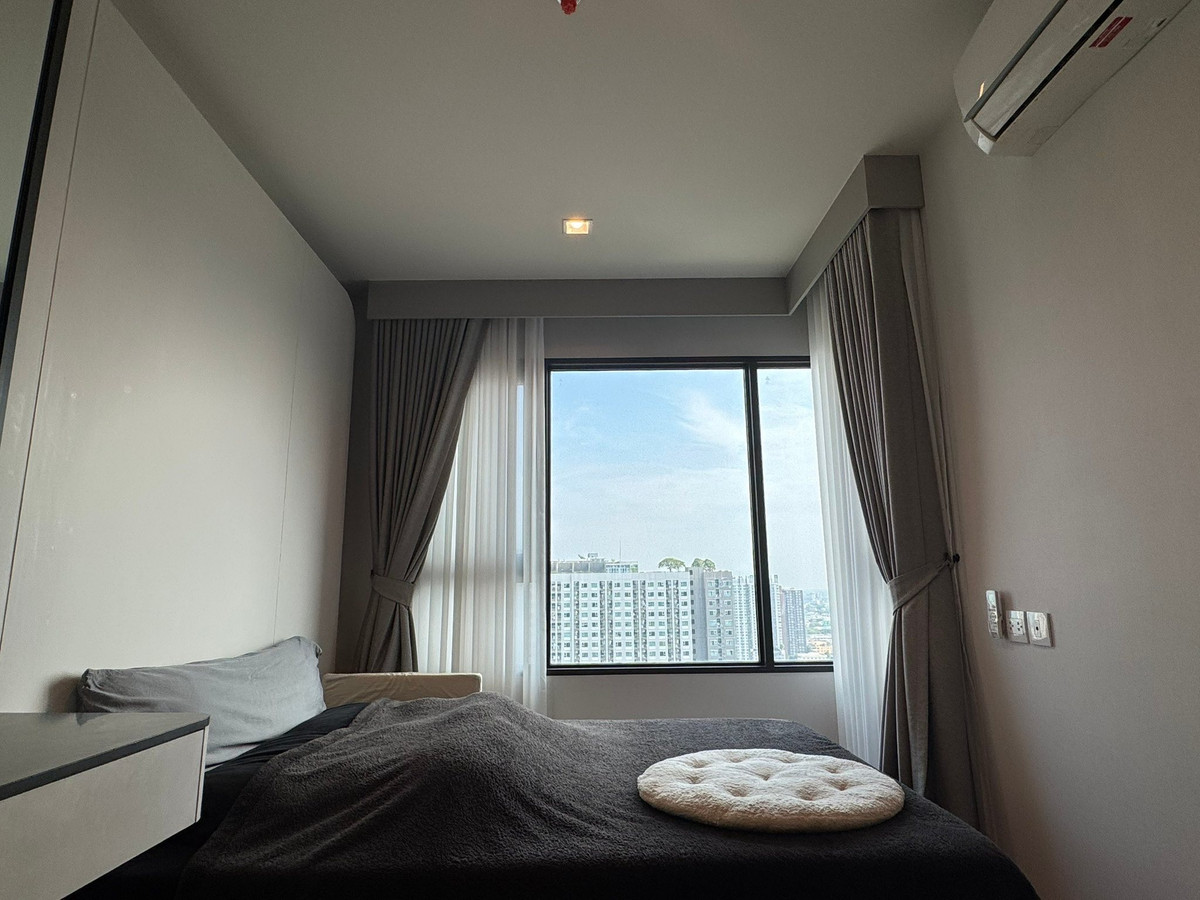 For RentCondoThaphra, Talat Phlu, Wutthakat : ⭐️ Life Sathorn Sierra ⭐️ 1 Bed 1 Bath, built-in furniture in the whole room, ready to move.