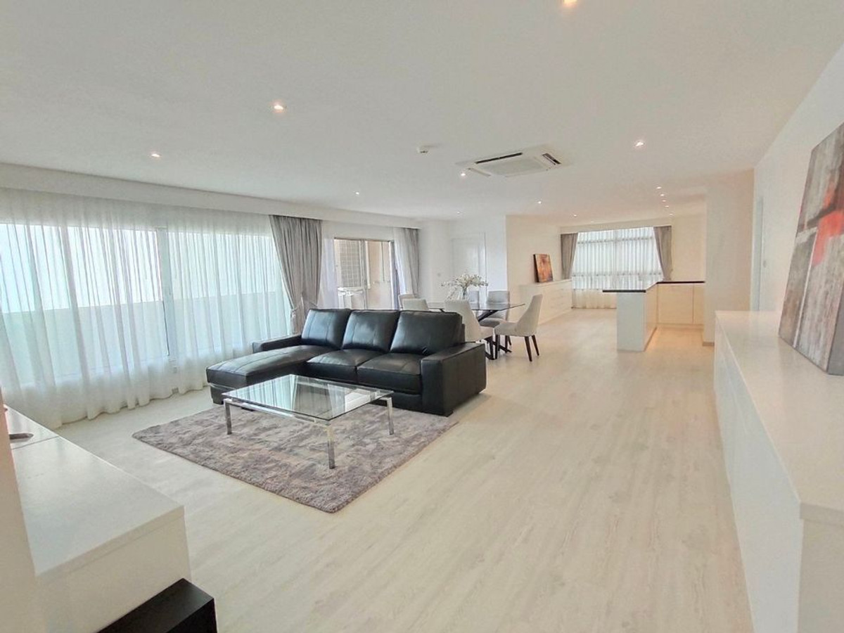 For RentCondoSilom, Saladaeng, Bangrak : Silom Condominium【𝐑𝐄𝐍𝐓】🔥Spacious 144 sq m room with minimalist decor, top-notch quality, right next to BTS Sala Daeng🔥 Contact Line ID: @hacondo