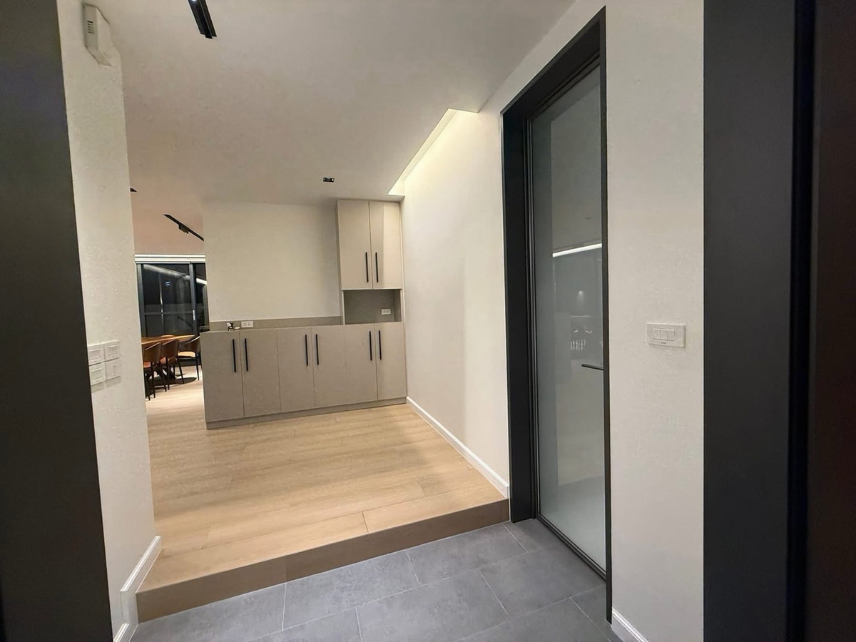 ขายบ้านวิภาวดี ดอนเมือง หลักสี่ : บ้านใหม่พร้อมสระส่วนตัว ขายต่ำกว่าทุน ทำเลดอนเมือง ใกล้สนามบิน ระบบ Smart Home ทั้งหลัง เหมาะอยู่อาศัย หรือ ปล่อยเช่า