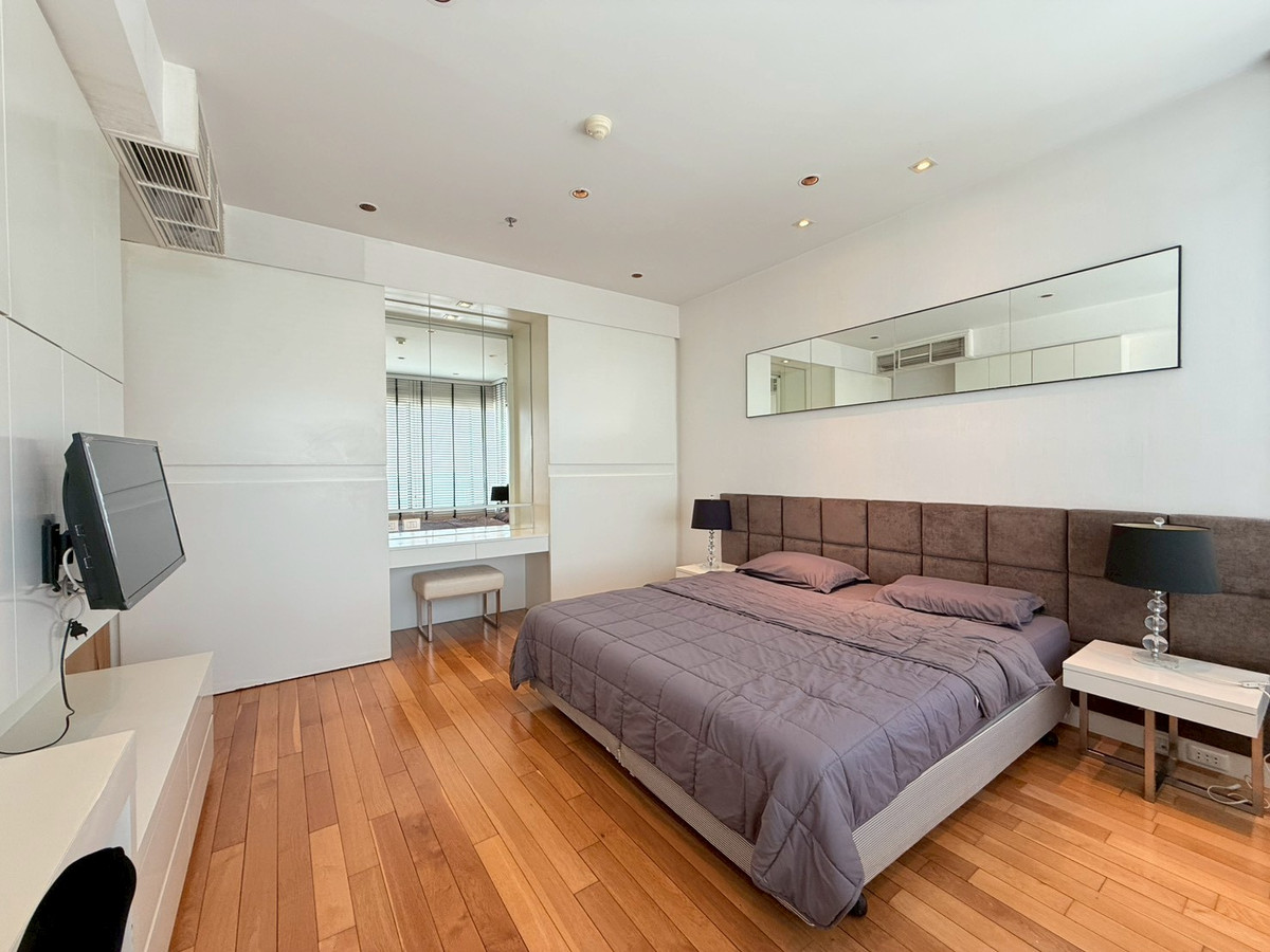 For RentCondoSukhumvit, Asoke, Thonglor : 🔥🎉 Condo for Rent 1 Bedroom The Emporio Place High Floor Beautiful Unit Sukhumvit 24