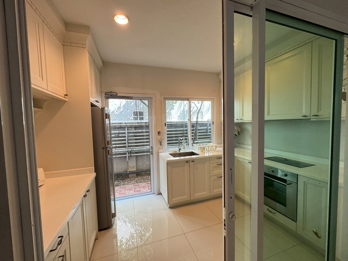 For RentTownhomeSukhumvit, Asoke, Thonglor : Townhouse in a private compound with a peaceful, green environment, located near BTS & MRT Asok ** NO CO-AGENT ** 
