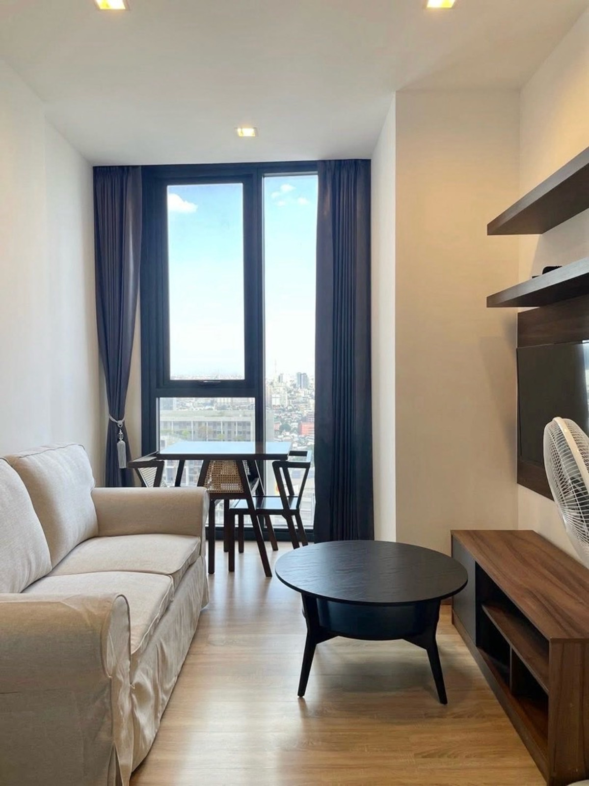 ให้เช่าคอนโดสะพานควาย จตุจักร : 📍โครงการ : เดอะ ไลน์ พหลโยธิน - ประดิพัทธ์
🚝 ใกล้ : BTS สถานีสะพานควาย 600 เมตร
💵 ราคาเช่า : 21,000 บาท / เดือน