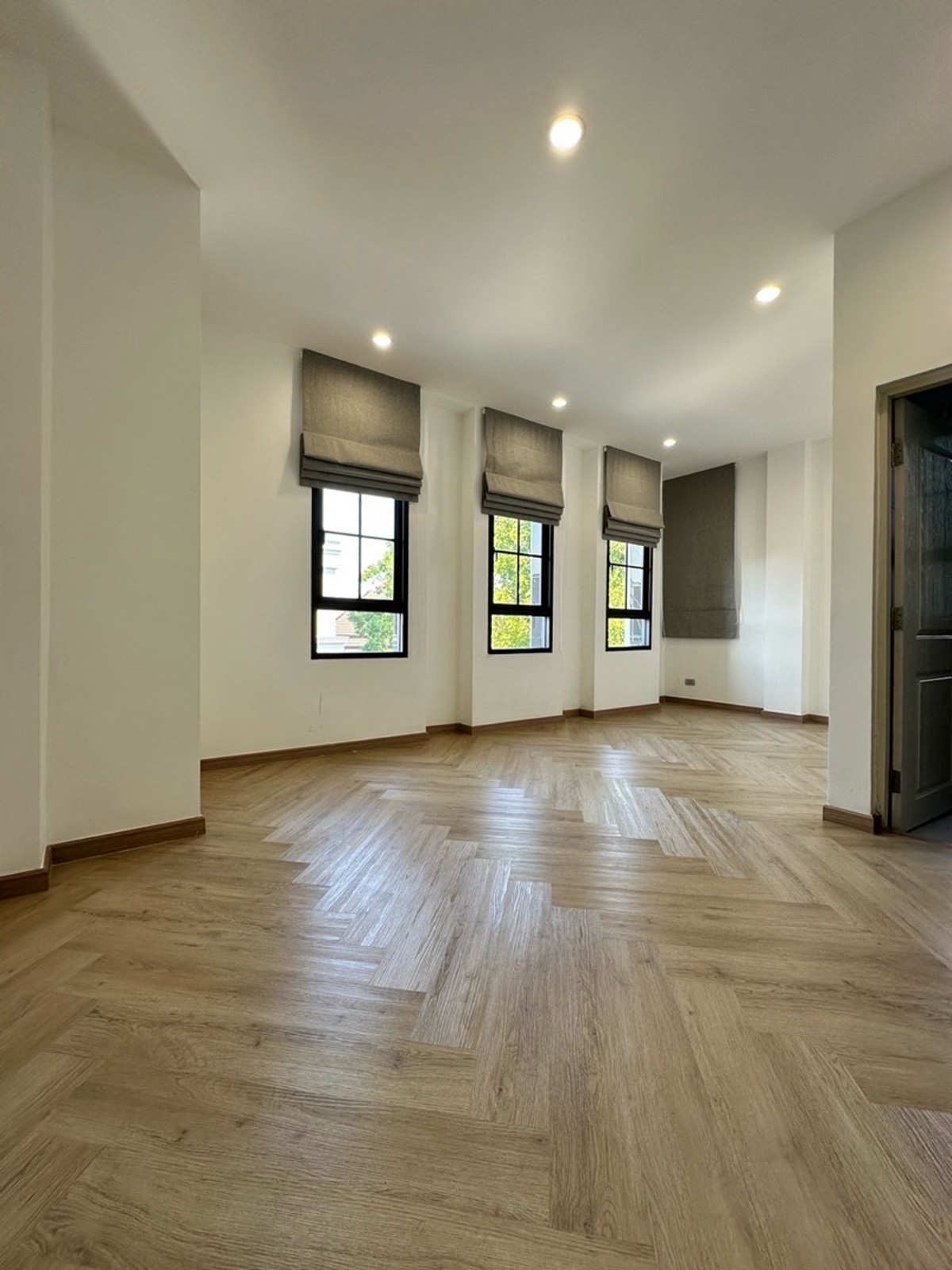 ให้เช่าทาวน์โฮมนวมินทร์ รามอินทรา : ปล่อยเช่า ทาวน์โฮมหรู ซอยรามอินทรา 62 พร้อมเฟอร์นิเจอร์ สามารถเลี้ยงสัตว์ได้