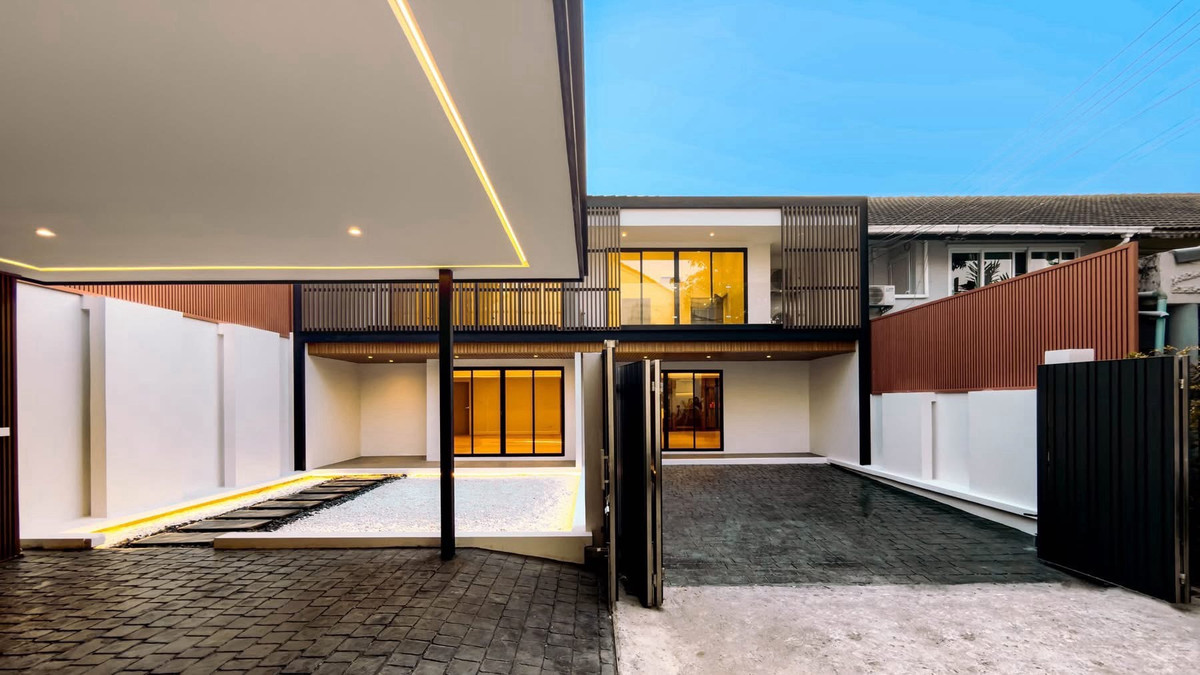 ขายบ้านอ่อนนุช อุดมสุข : บ้านแฝดสุขุมวิท 81 ใกล้ BTS อ่อนนุช บ้านหรู Modern Luxury ใจกลางเมือง