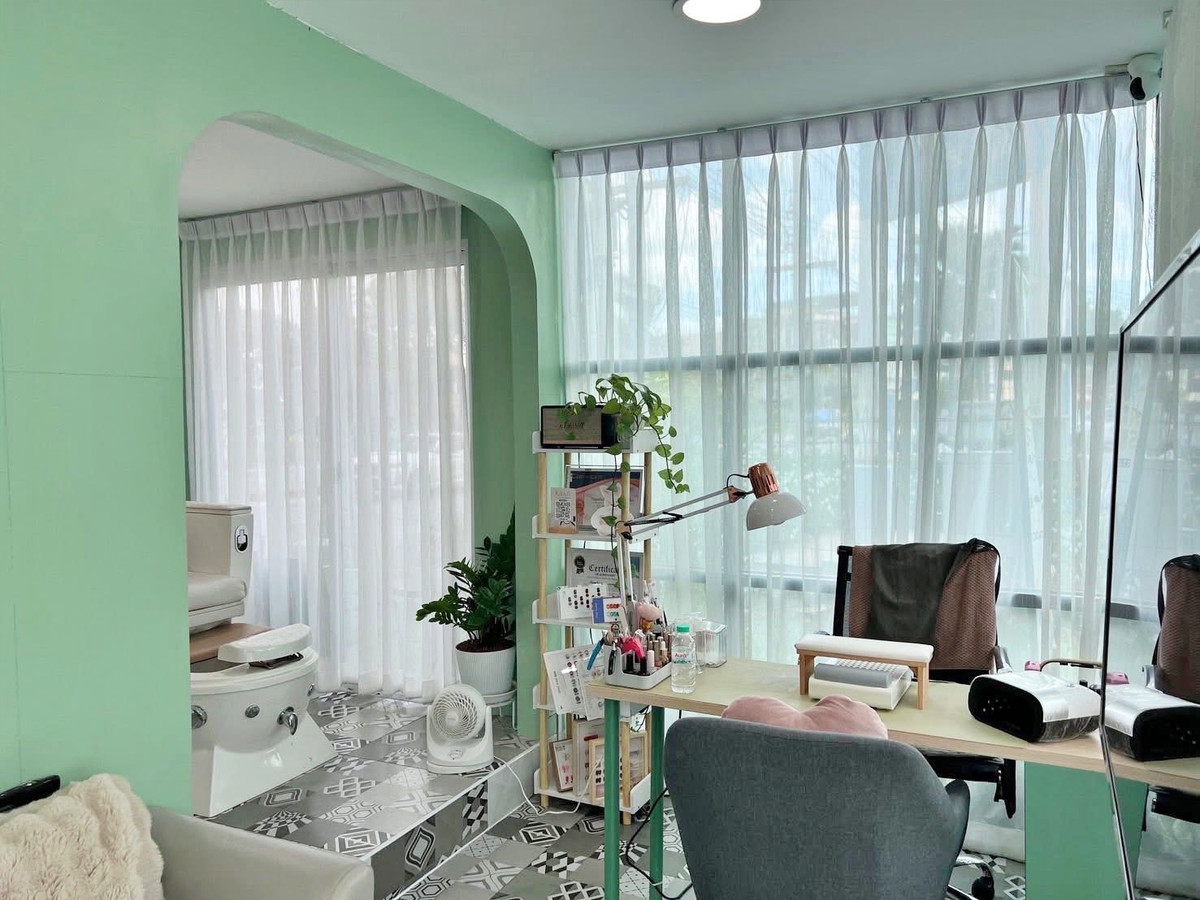 เซ้งร้านค้า/ตลาดนัดวงเวียนใหญ่ เจริญนคร : เซ้งร้านทำเล็บ ในปั้มปตท. ปัญญาอินทรา ค่าเช่าวันล่ะไม่ถึง 500 บ มีพื้นที่ข้างร้านจัดสวน