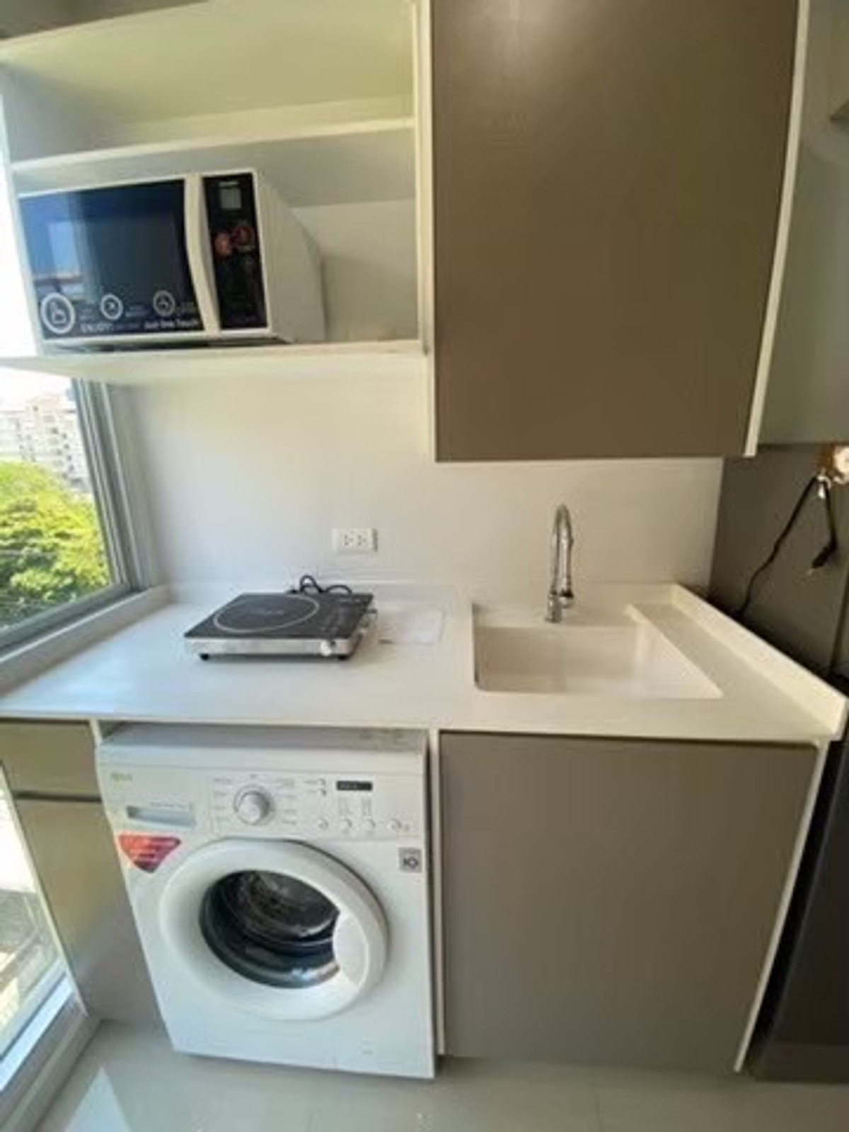 ให้เช่าคอนโดคลองเตย กล้วยน้ำไท : คอนโด Metro Luxe พระราม 4 ให้เช่า 40sqm. ราคา 16,000 ต่อรองได้