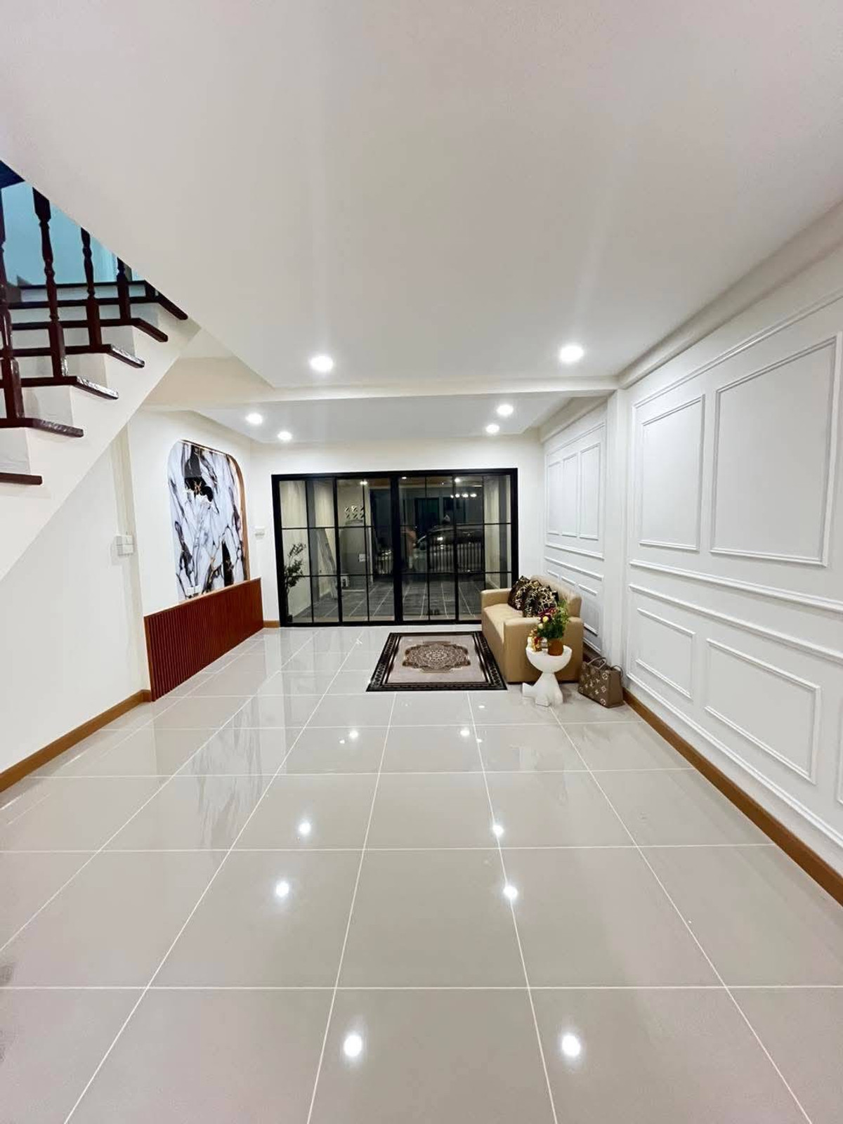 ขายทาวน์โฮมนนทบุรี บางใหญ่ บางบัวทอง : ขายทาวน์เฮาส์พระปิ่น 3 บางใหญ่ 17 ตร.ว. 3 นอน แต่งใหม่มีระเบียง ฟรีเฟอร์ฯ ฟรีโอน