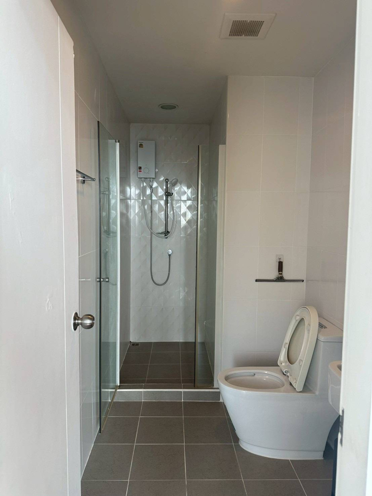 For RentCondoBang kae, Phetkasem : For rent, J Condo Sathorn-Kanlapapruek, corner room, has washing machine, ready to move in.