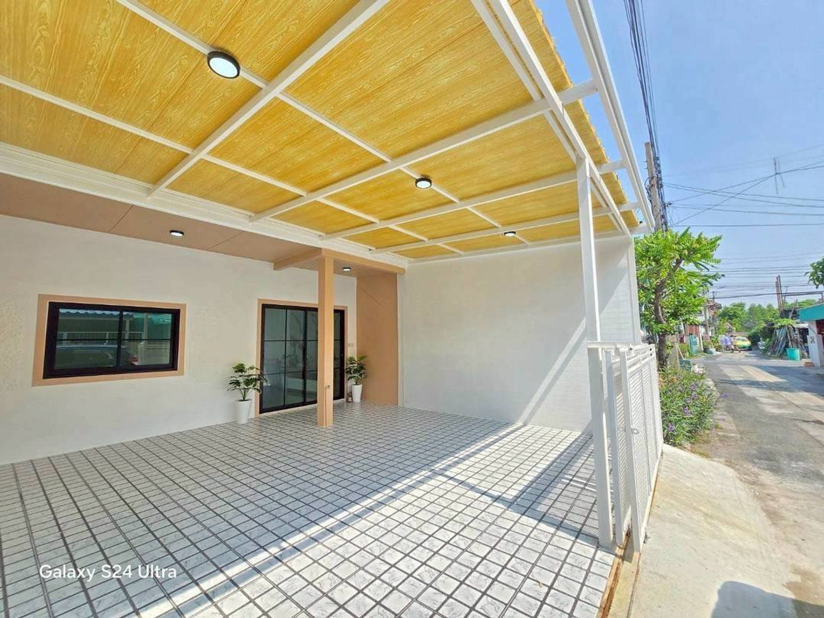 For SaleTownhomeNonthaburi, Bang Yai, Bangbuathong : One-story townhouse for sale, Bua Thong Keha, Sai Noi, 19 sq m, at the beginning of the bus line, newly decorated, free furniture, free transfer.