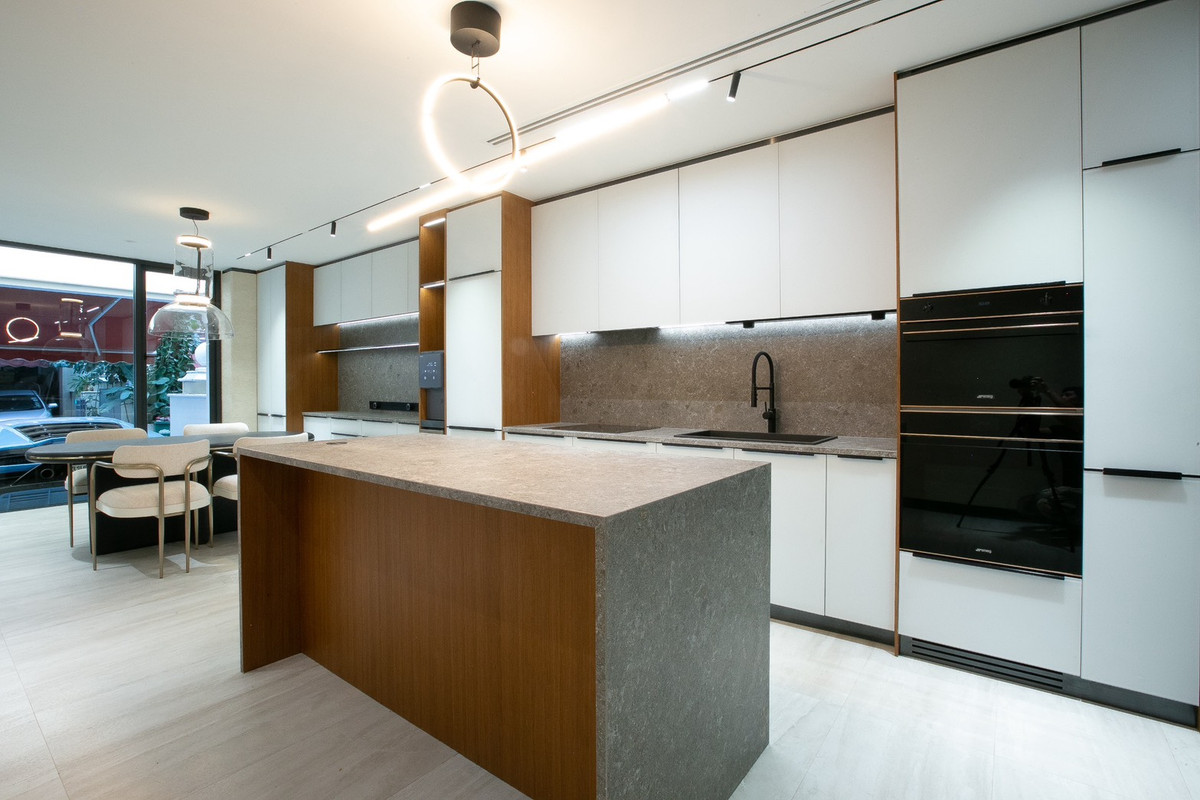 For SaleTownhomeSukhumvit, Asoke, Thonglor : 🔥For Sale Luxury house in heart of Thonglor! Renovated like brand new 4 bedroom fully furnished with private lift ready for move in Tel 0863692224