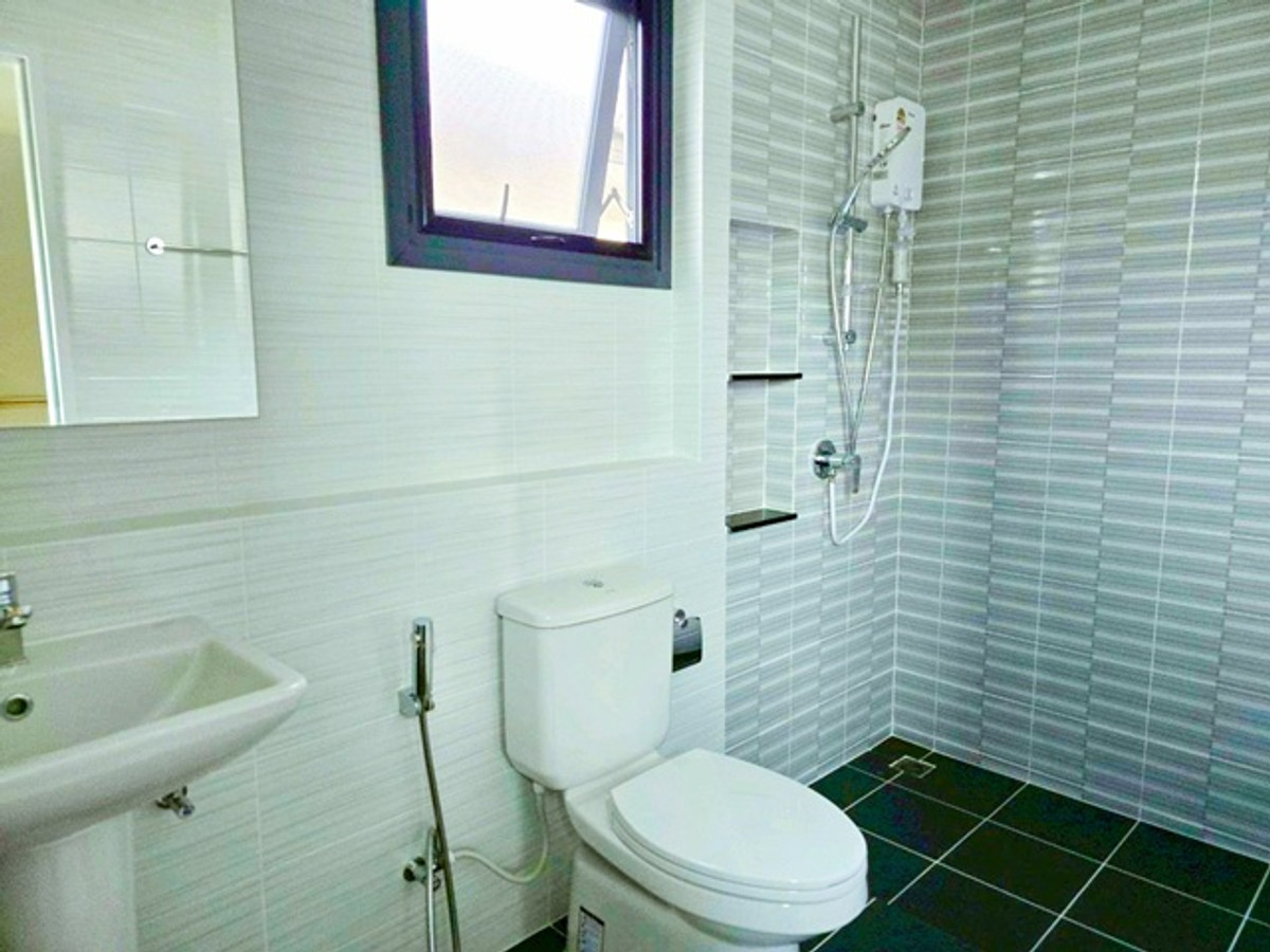 ให้เช่าบ้านวิภาวดี ดอนเมือง หลักสี่ : สนามบินดอนเมือง ช่างอากาศอุทิศ บ้านเดี่ยว 2 ชั้น 4 นอน 5 น้ำ ใกล้ รร.นานาชาติ Harrow 800 ม. สนามบินดอนเมือง 100 ตร.ว.252 ตร.ม.บ้านหลังมุม