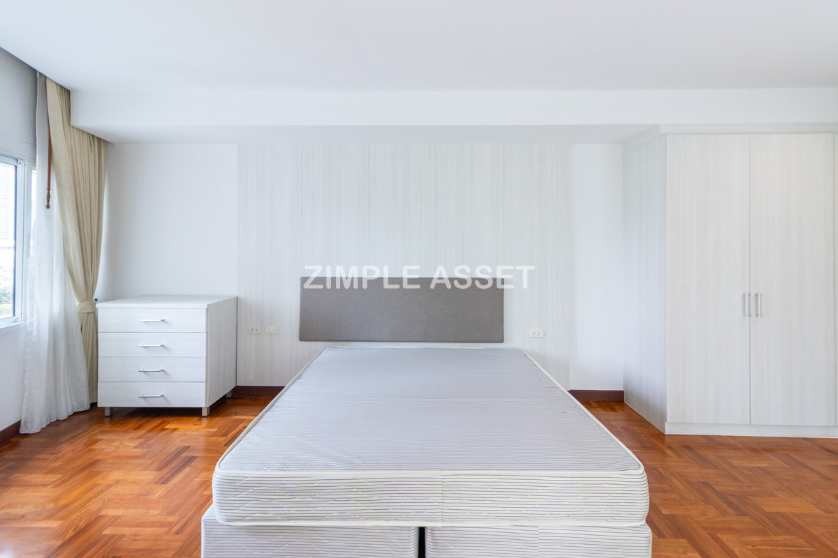 For RentSukhumvit, Asoke, Thonglor : Line ID: @zimple_asset  A luxurious residential in Sukhumvit 24. Fully furnished with complete facilities, offering a comfortable “home-like” atmosphere in a prime location with convenient access to BTS and shopping center. Pet friendly🐶