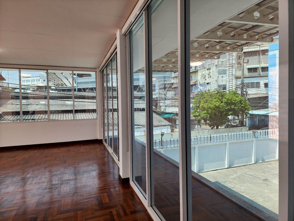 ขายบ้านนวมินทร์ รามอินทรา : ขายที่ดินพร้อมบ้านออฟฟิศ 378 ตร.วา แปลงมุม ติดรถไฟฟ้าสายสีชมพู สถานี กม.6 