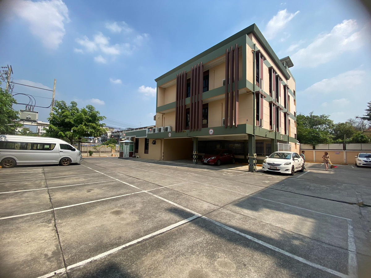 For RentOfficeVipawadee, Don Mueang, Lak Si : 🏬 Luxury Office Building for Rent 📐️Usable area 728 sqm. ✈️Close to Don Mueang International Airport 