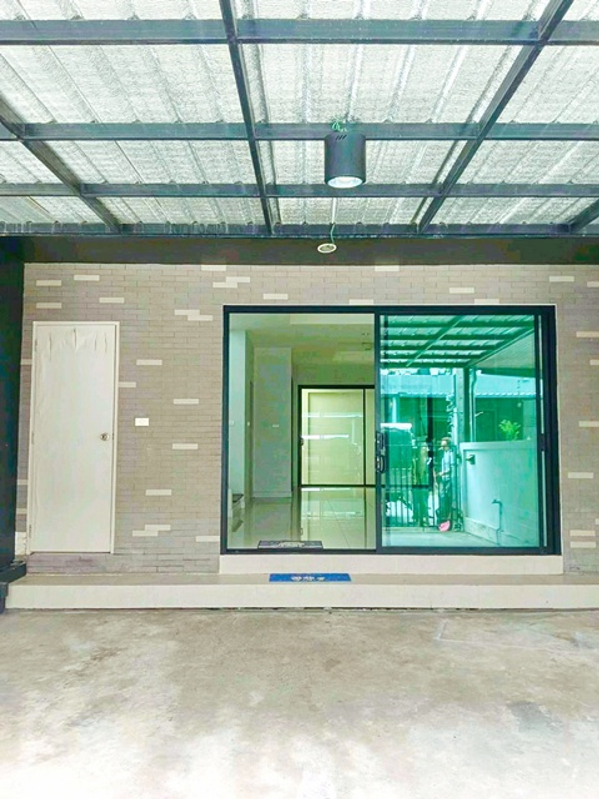 For RentTownhomeBangna, Bearing, Lasalle : BTS Samrong 1km. 4bed 3bath townhome BTS Bearing 20sq.wa. 240sq.m. new 3story house Imperial World