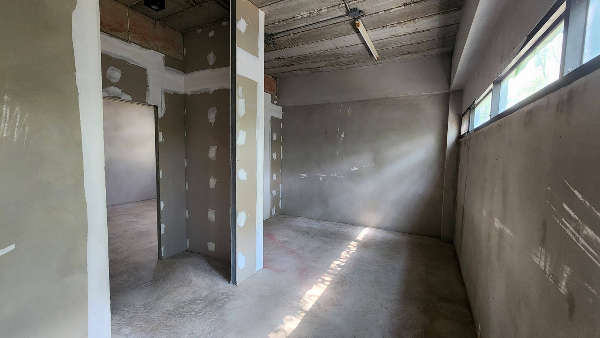 For RentWarehouseBangna, Bearing, Lasalle : Warehouse with office, 2 floors, good location, needs additional decorations, for rent in Bang Bo-Bang Phli area, near The Vintage Club.