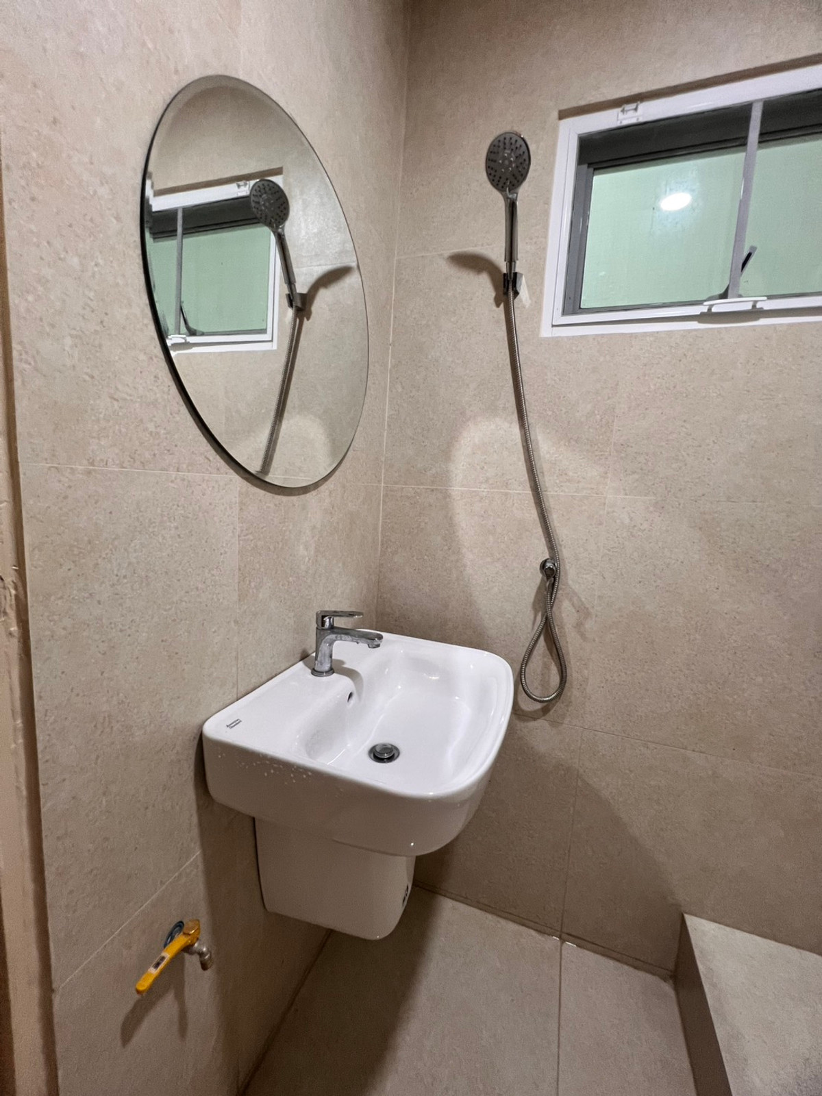 ขายทาวน์โฮมปิ่นเกล้า จรัญสนิทวงศ์ : ทาวน์โฮม 2 ชั้น 22.6 ตรว. รีโนเวทใหม่ พร้อมเฟอร์นิเจอร์ ถนนจรัญสนิทวงศ์ 35 ติดรถไฟฟ้า MRT