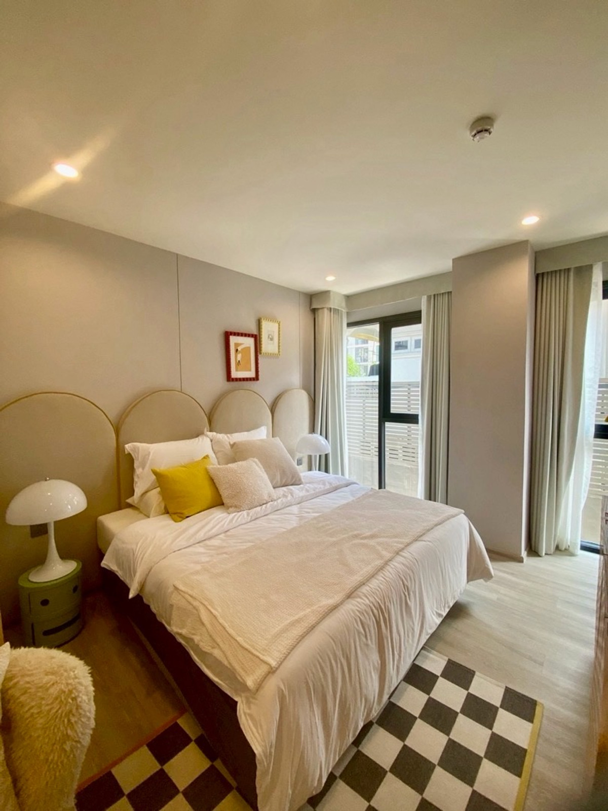 For RentCondoRama9, Petchburi, RCA : pynn soonvijai 3 bedroom ready to move in