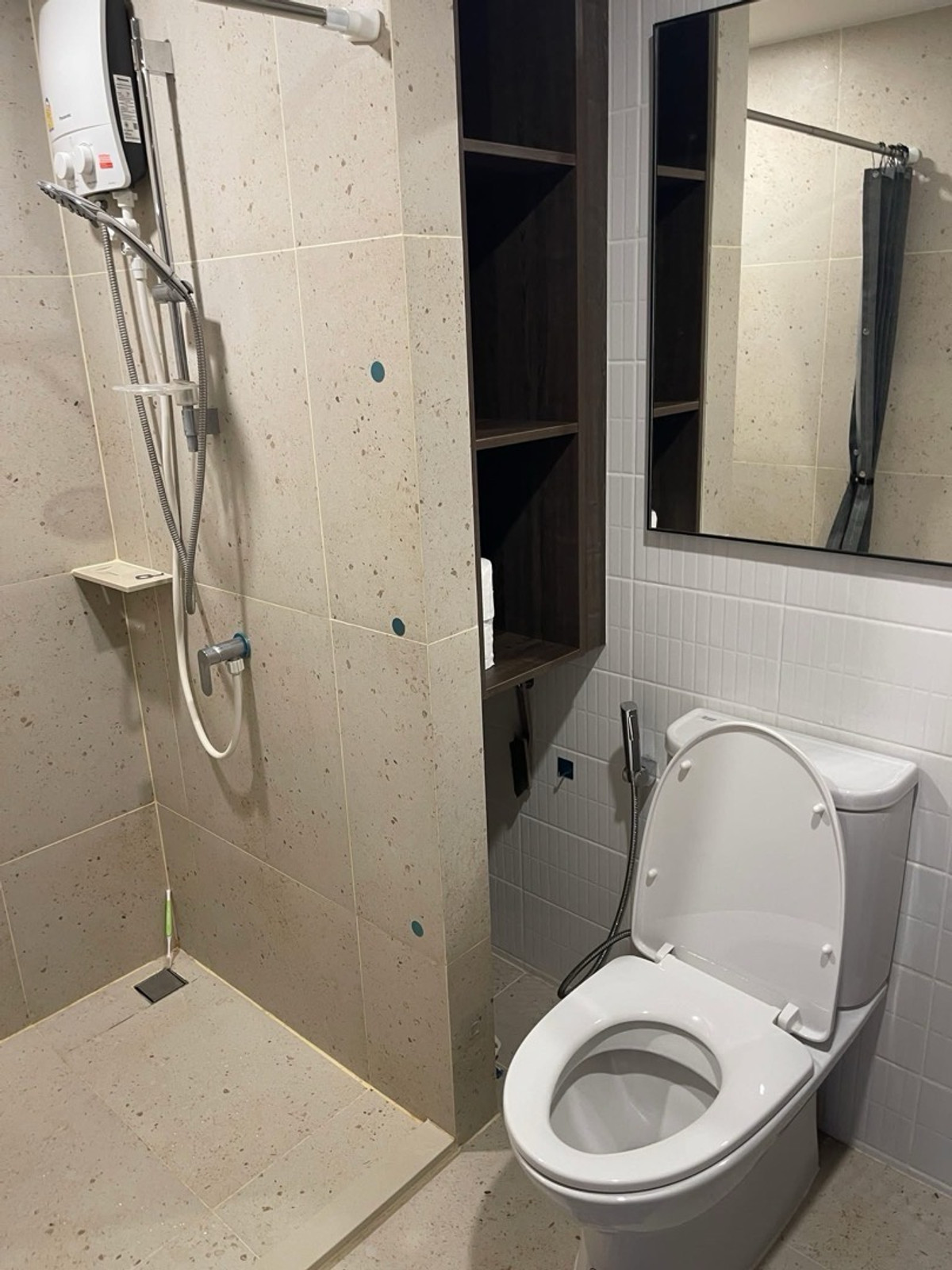 ให้เช่าคอนโดปทุมธานี รังสิต ธรรมศาสตร์ : 📣 ห้องมุม วิวสระ 31 ตร.ม. ใกล้ BTS คูคต | Nue Cross Khu Khot Station 📣