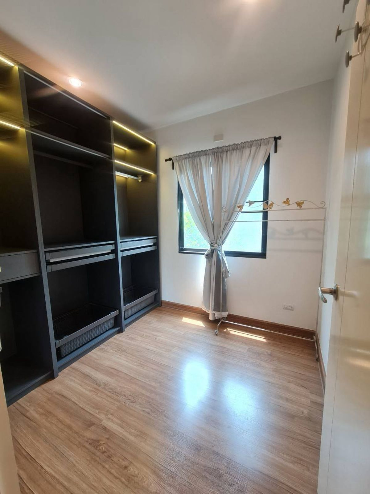 ให้เช่าทาวน์โฮมสมุทรปราการ สำโรง : ให้เช่า หลังมุม 18.2ตรว 3นอน2น้ำ ทาวน์โฮม 2 ชั้น Pleno สุขุมวิท บางนา