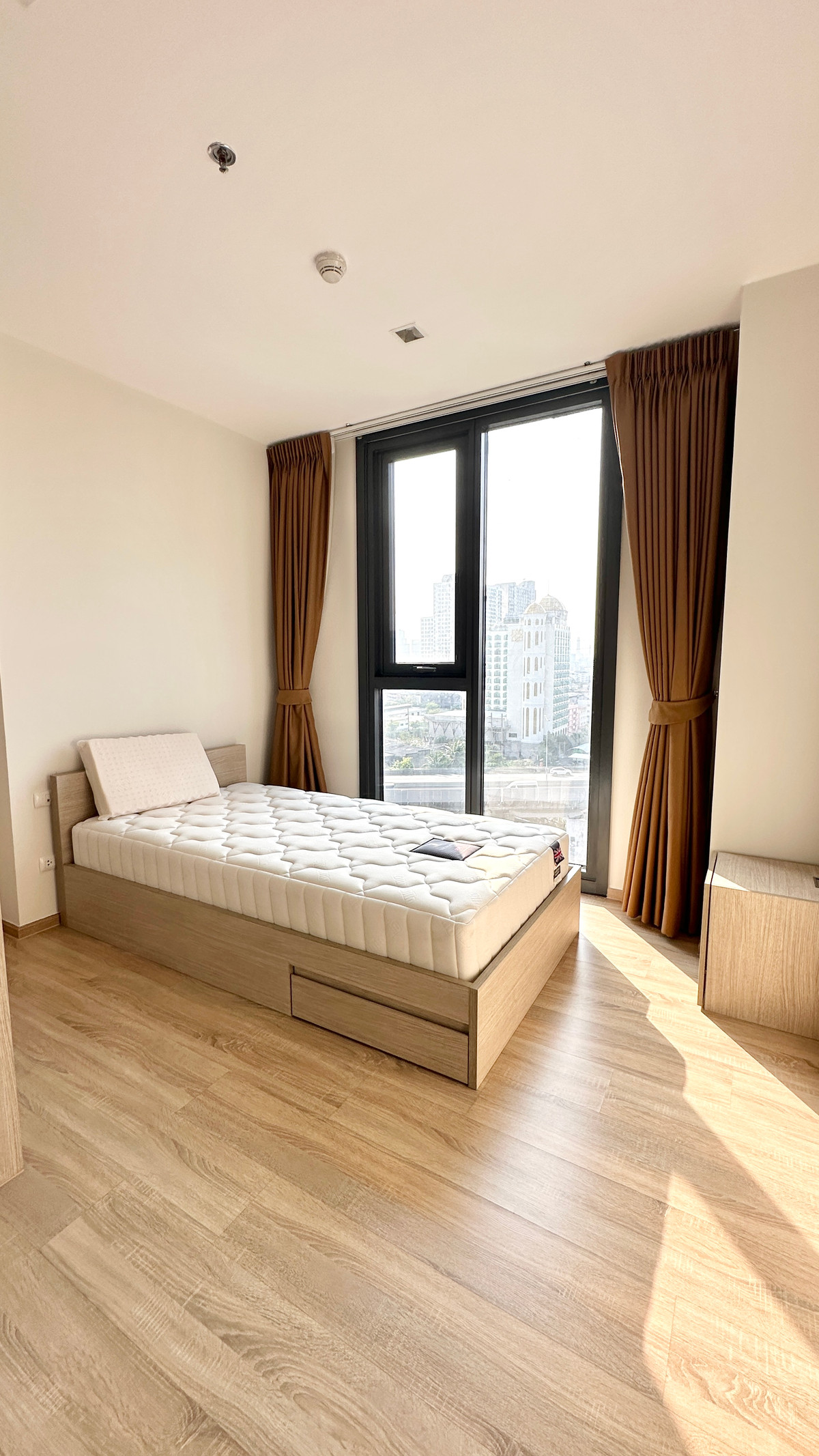 ขายคอนโดพระราม 9 เพชรบุรีตัดใหม่ RCA : THE BASE Garden - Rama 9 / 2 Bedroom (FOR SALE), เดอะ เบส การ์เดน - พระราม 9 / 2 ห้องนอน (ขาย) TARN309