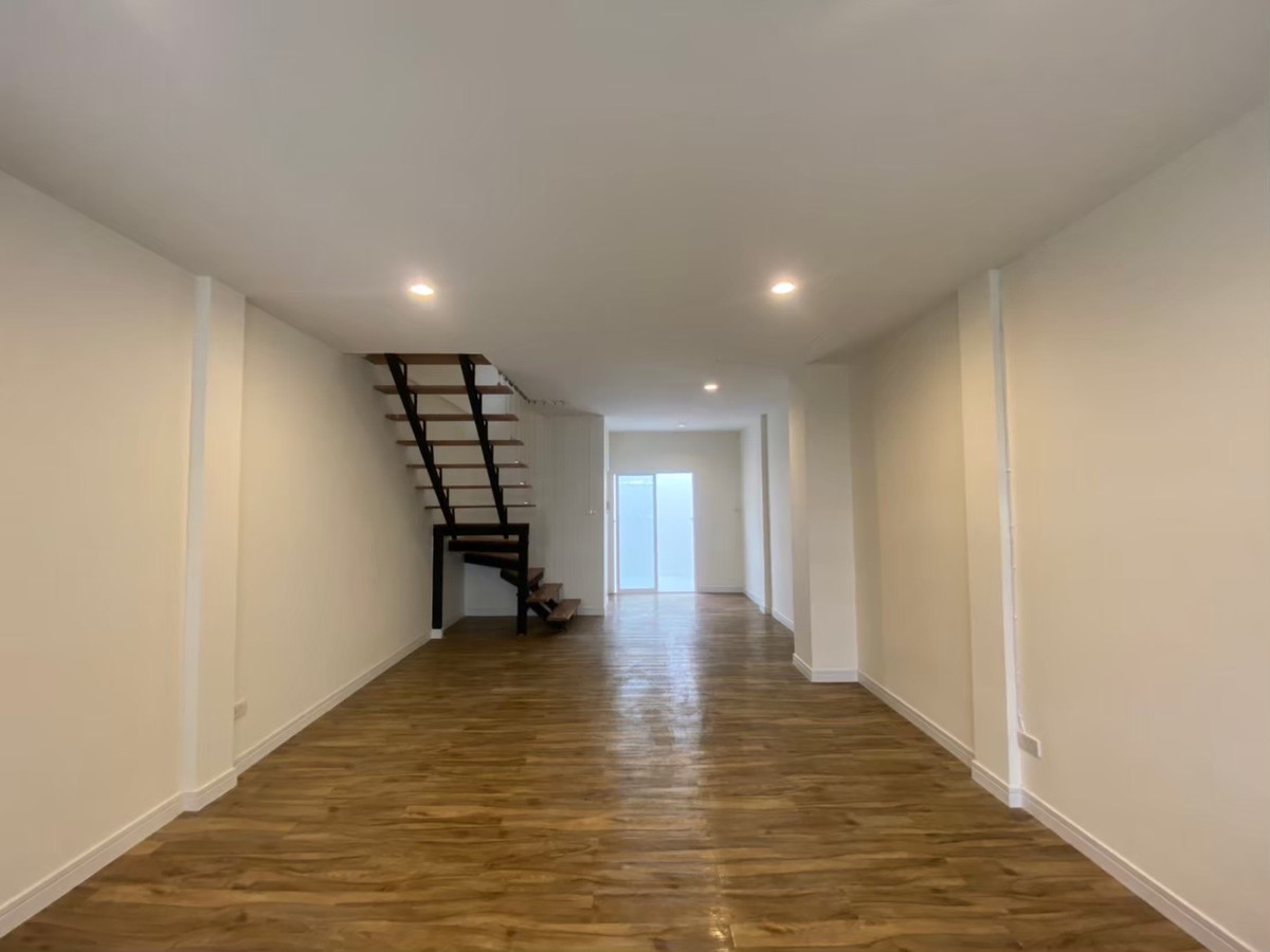 For SaleTownhomeVipawadee, Don Mueang, Lak Si : Newly renovated house for sale, 2-story townhouse, 16 sq m, Rattanawalai Village. Near Don Mueang Airport and the Red Line.