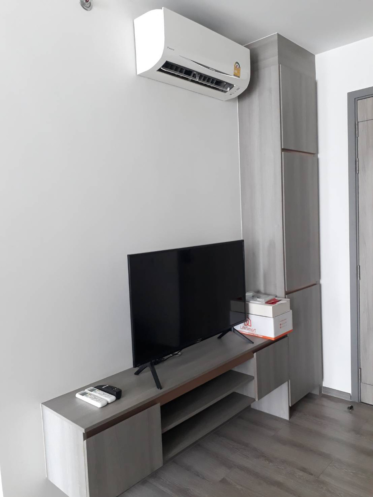 ให้เช่าคอนโดบางนา แบริ่ง ลาซาล : ***ให้เช่า ไนท์บริช คอลลาจ สุขุมวิท 107 คอนโดมิเนียม 1 ห้องนอน 1 ห้องน้ำ 33.62 ตร.ม. ชั้น 21 เฟอร์ครบ พร้อมเข้าอยู่ ปล่อยเช่า 15,000 บาท/เดือน