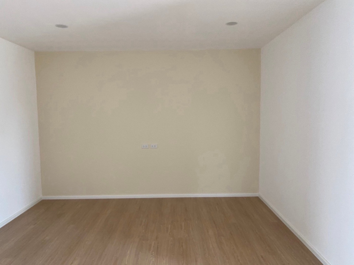 For RentOfficeChaengwatana, Muangthong : 5-Storey Office Building with Lift on Ngamwongwan Road near Expressway, Ideal for Headquarters (HQ)