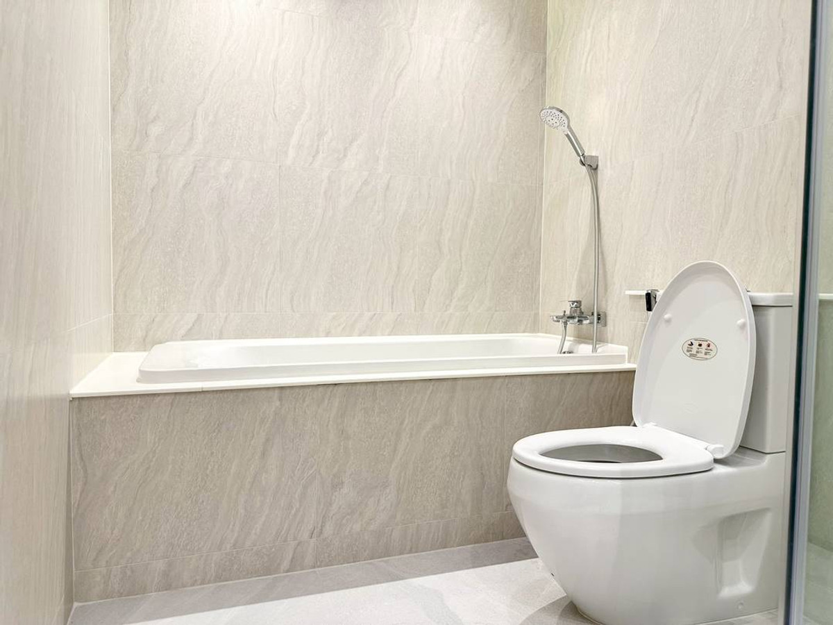 For RentCondoWitthayu, Chidlom, Langsuan, Ploenchit : Newly and fully renovated 3 Bedrooms unit for rent in Langsuan - Grand Lang Suan