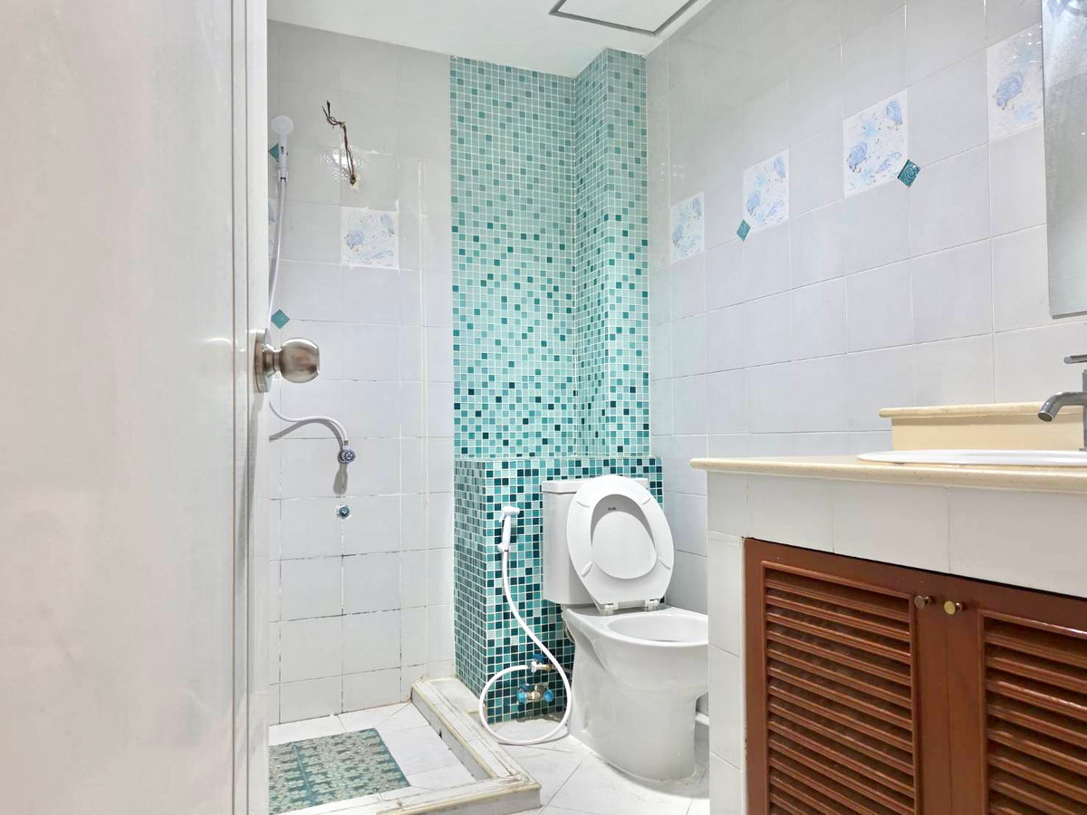 For SaleShop HouseVipawadee, Don Mueang, Lak Si : Commercial Building Vibhavadi 2 / 7 Office Room (FOR SALE) BNS016