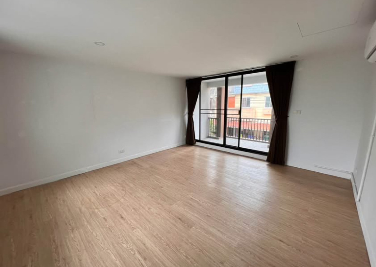 For RentTownhomeChaengwatana, Muangthong : Townhome/home office for rent Premium Golf Village, Muang Thong Thani, near IMPACT and Central Chaengwattana.