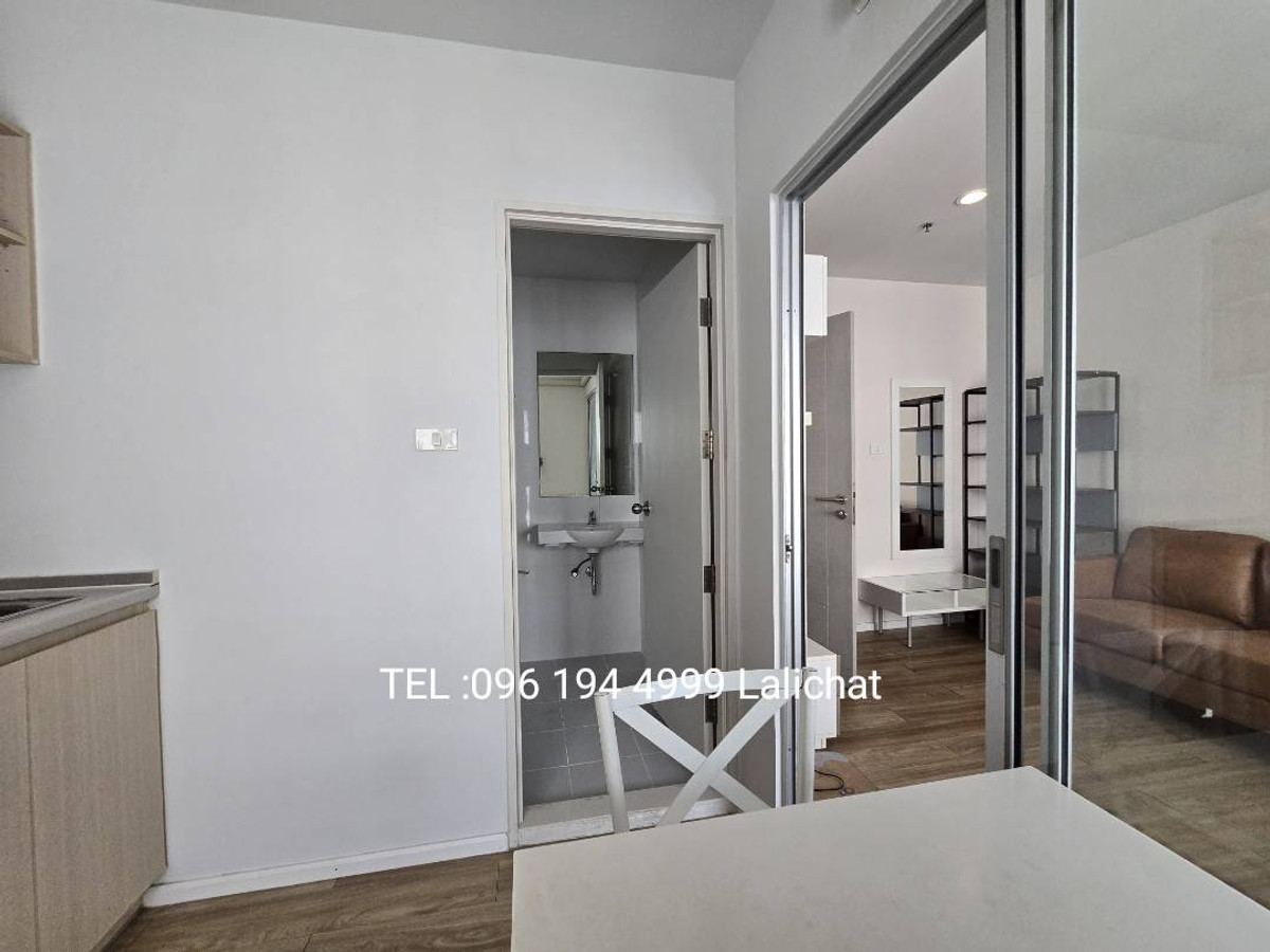 For RentCondoRathburana, Suksawat : For rent, ISSI Condo Suksawat (ISSI SUKSWAT), size 25 sq m., 20th floor, 1 bedroom, 1 bathroom, swimming pool view, near Bangpakok Witthayakhom School. Big C Bang Pakok, Sila Market and MRT Bang Pakok in the near future.