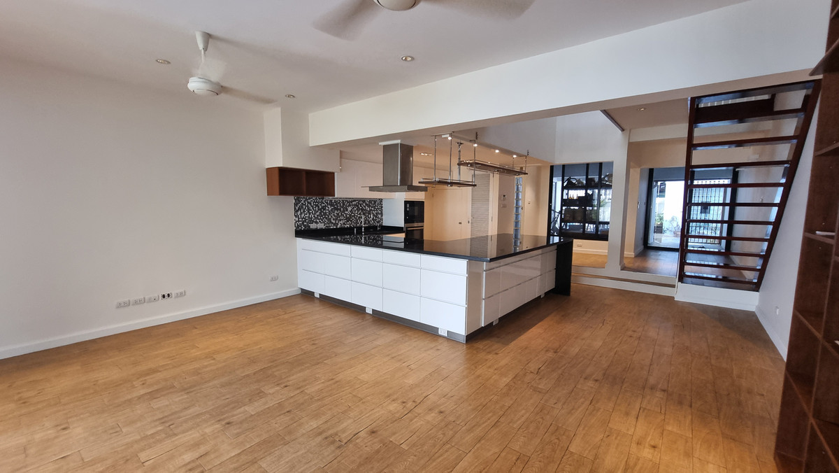 For SaleTownhomeSukhumvit, Asoke, Thonglor : Townhouse for sale, renovated, Thonglor, 4 bedrooms, 3 bathrooms, land size 30 sq m.