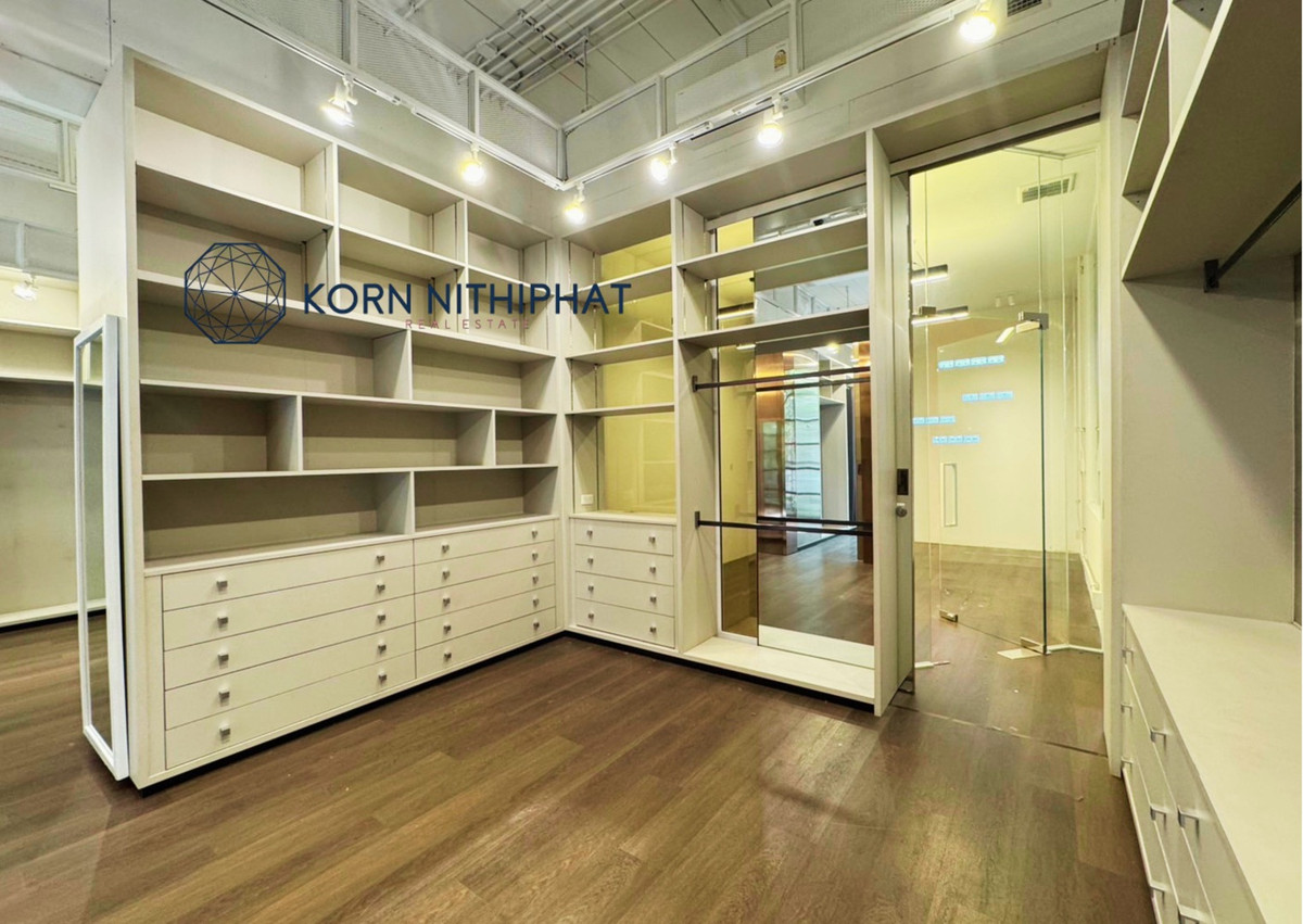 For RentOfficeSukhumvit, Asoke, Thonglor : For rent, 4-story detached building, 1,000 sq m, STAND ALONE BUILDING @ Thonglor Sukhumvit 55.