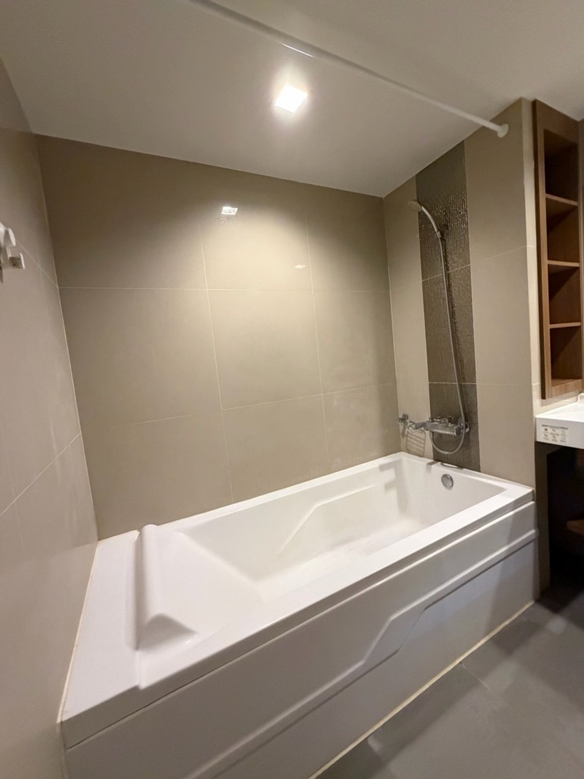 ให้เช่าคอนโดอ่อนนุช อุดมสุข : [ให้เช่า] IDEO Sukhumvit 93 (ไอดีโอ สุขุมวิท 93)
ติด BTS บางจาก 0 เมตร เดินทางเข้าเมืองสะดวกสุดๆ
รายละเอียดห้อง:
