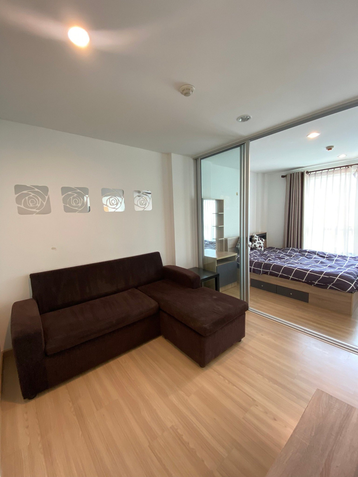 ให้เช่าคอนโดเสรีไทย-นิด้า : 🔥🔥 ให้เช่า คอนโด เดอะนิช ไอดี เสรีไทย 🔥🔥  🛏️ ห้องสตูดิโอ | 🚿 1 ห้องน้ำ 📐 ขนาด 28 ตร.ม. 🏢 ชั้น 7 | ระเบียงหันทางทิศตะวันตกเฉียงใต้